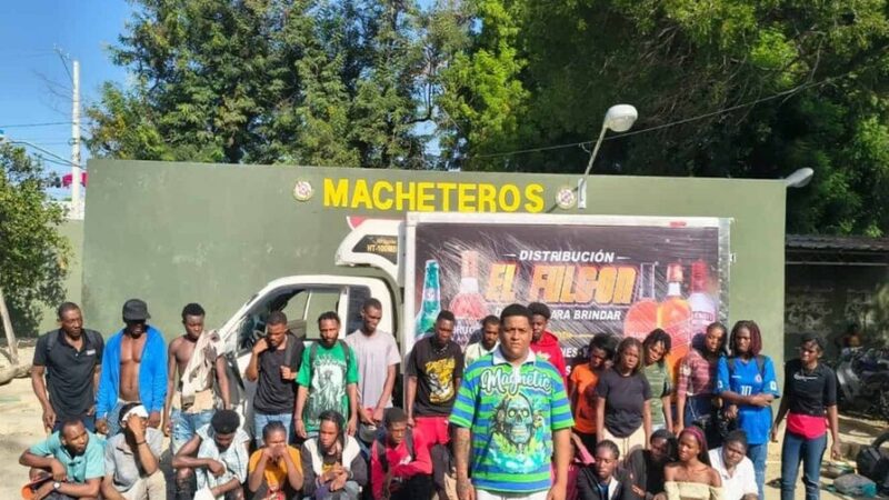 Interceptan Camión con 29 Haitianos Indocumentados en Valverde