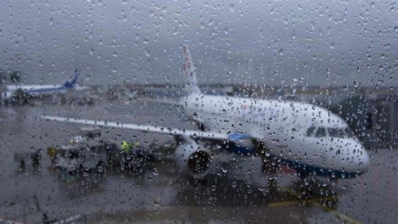 Tormentas en Nueva York Desatan Caos Aéreo con Retrasos y Cancelaciones Masivas