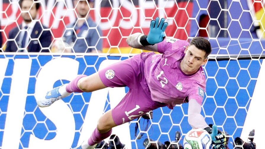 Orlando Gill: El Portero que Conquistó Corazones y Triunfó en el Mundial