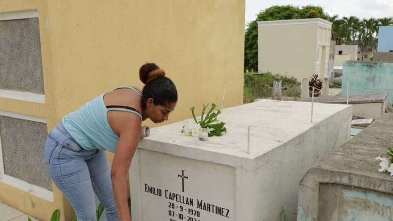 Familias Dominicanas Rinden Homenaje a Padres Fallecidos en su Día