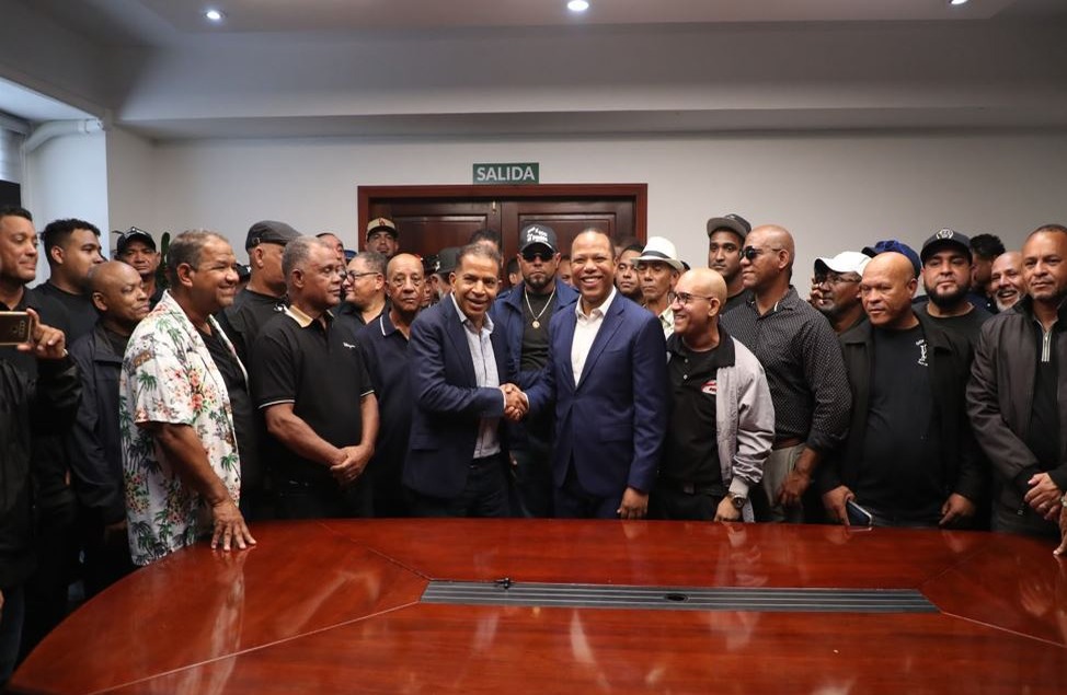 INTRANT y Transportistas de Santiago Acordaron Congelar Aumento del Pasaje
