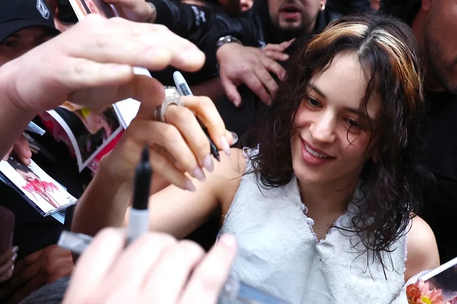 Rosalía Retira Publicación sobre Argentina tras Controversia en Redes Sociales