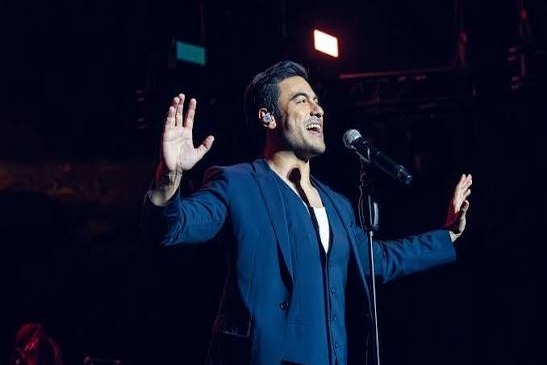 Carlos Rivera culmina exitosa gira en España con emotivo regreso a México