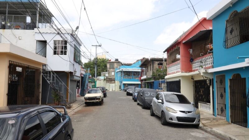 Residentes de Los Mina Sur claman por solución tras cuatro días sin electricidad