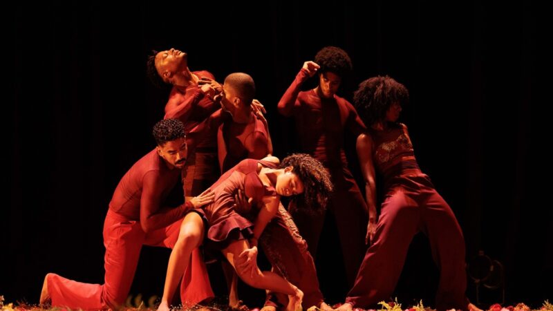 “Carmesí” Inaugura con Éxito la Temporada de Danza Contemporánea 2026