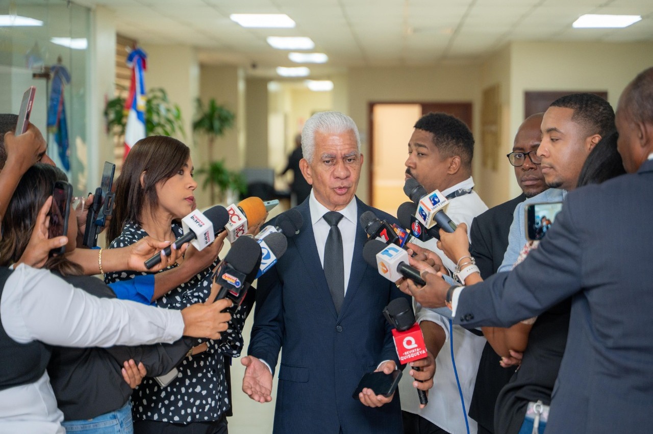 Presidente del Senado defiende el ritmo legislativo ante críticas de la oposición