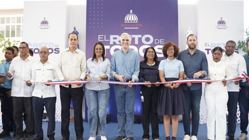 Ministro de Educación Inaugura Escuela y Techado de Liceo en Las Terrenas