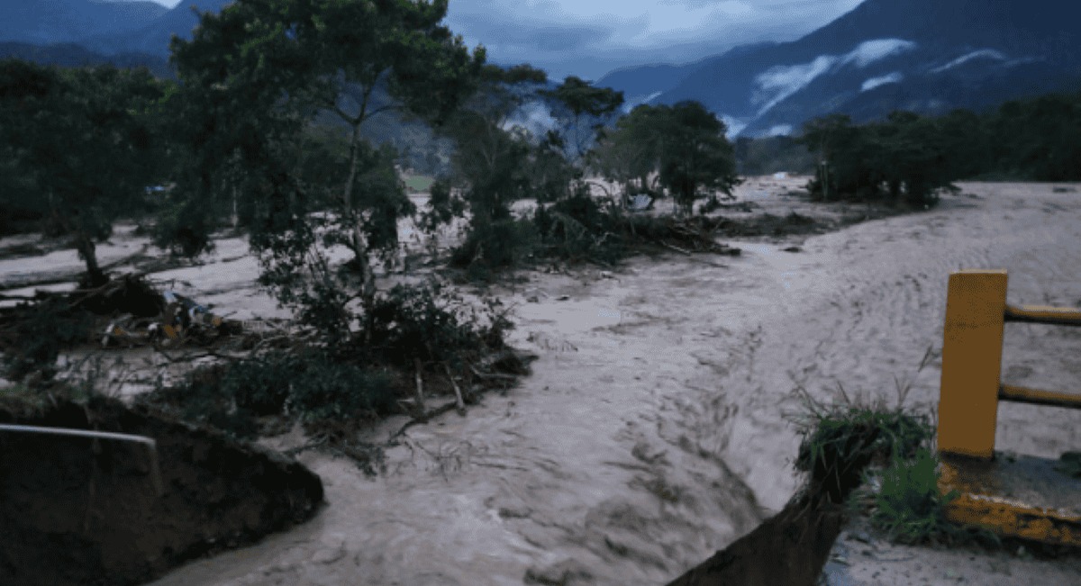 Tragedia en Ecuador: Desbordamiento del Río Zamora Deja Víctimas y Desaparecidos