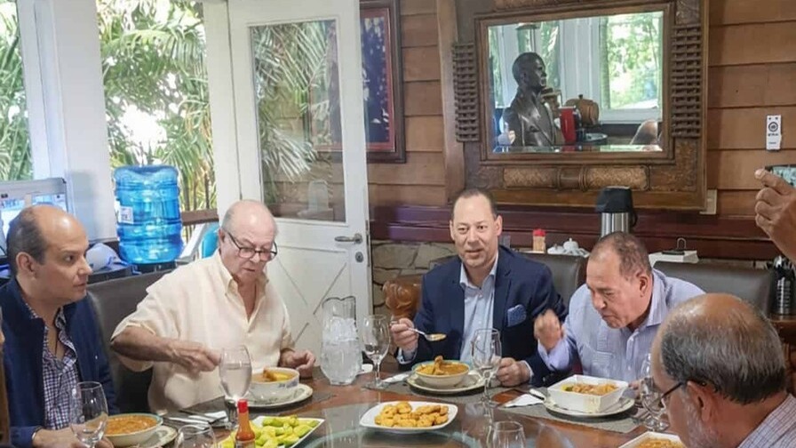 La Cocina de Hipólito Mejía: Un Ingrediente Clave en la Política Dominicana