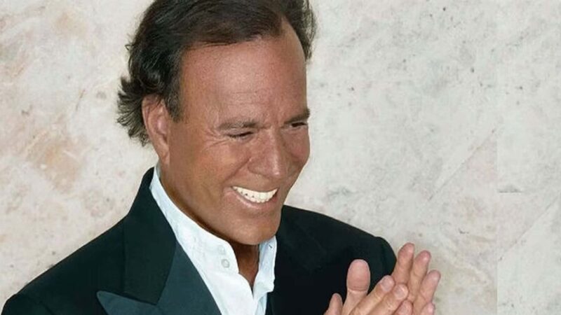 Julio Iglesias Enfrenta a Yolanda Díaz en los Tribunales por Defensa de su Honor