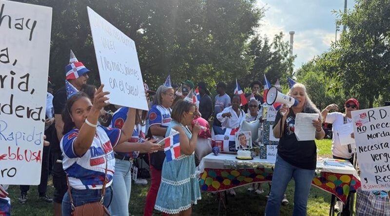 Dominicanos en El Bronx Protestan Contra Medidas en RD y Celebran Cumpleaños de Abinader