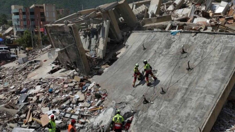 Operativo de Rescate en La Guaira: Esperanza entre la Devastación