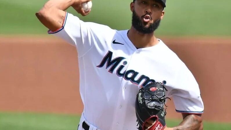 Sandy Alcántara: Pilar Fundamental en la Carrera de los Marlins hacia la Postemporada