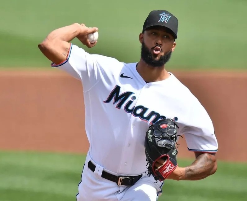 Sandy Alcántara: Pilar Fundamental en la Carrera de los Marlins hacia la Postemporada