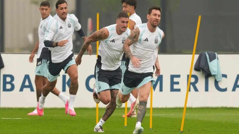 Argentina Retoma Entrenamientos en Medio de Tormentas: Scaloni Considera Cambios