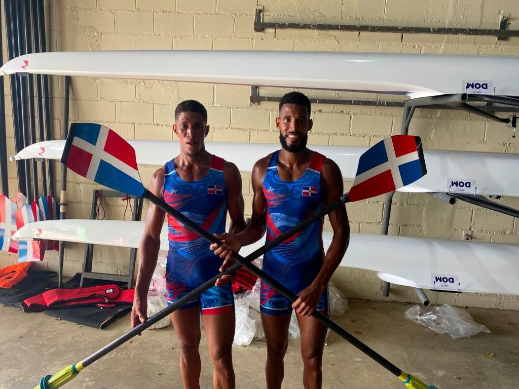 Rodríguez y Vásquez Brillan con Plata en Remo para República Dominicana