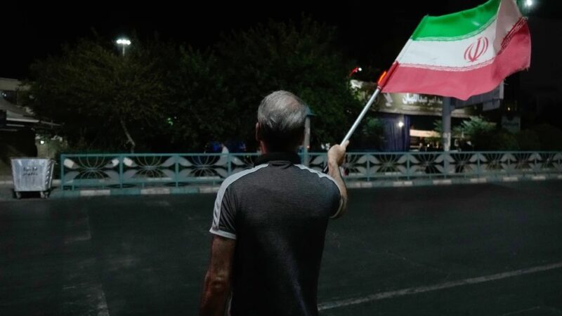Tensión en el Golfo: EE.UU. e Irán Intensifican Conflicto en el Estrecho de Ormuz