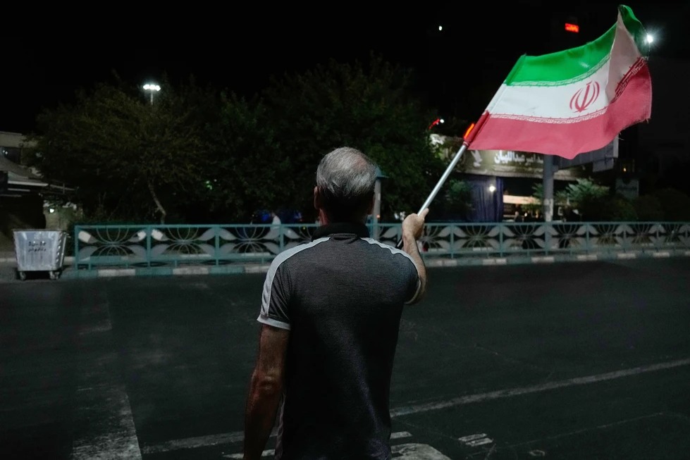 Tensión en el Golfo: EE.UU. e Irán Intensifican Conflicto en el Estrecho de Ormuz