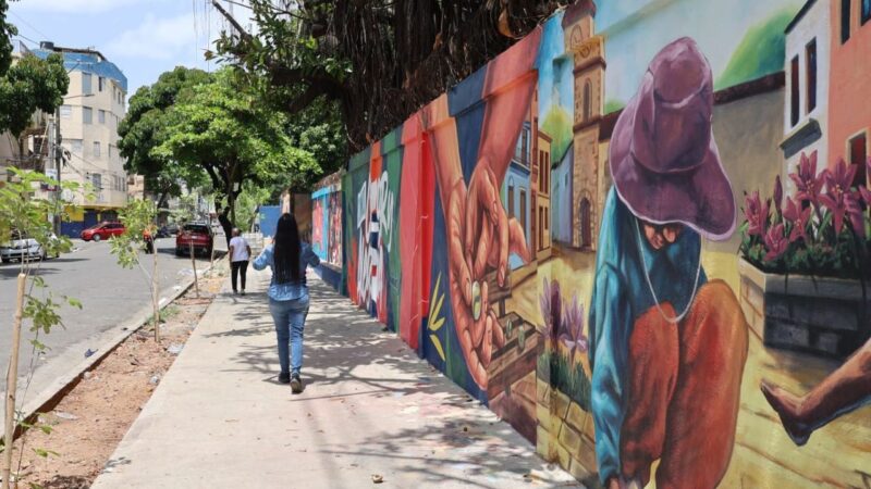 Liceo Juan Pablo Duarte se Transforma en un Vibrante Paseo de Colores