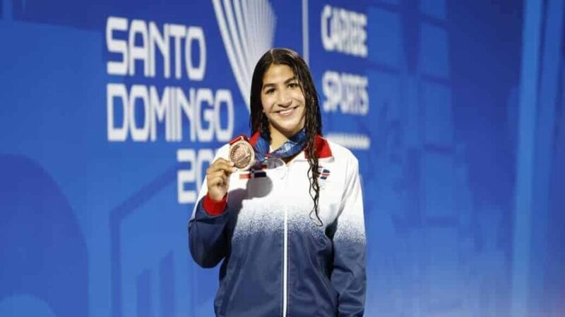 Jiannis Amores: La Joven Nadadora que Eligió Representar a la República Dominicana