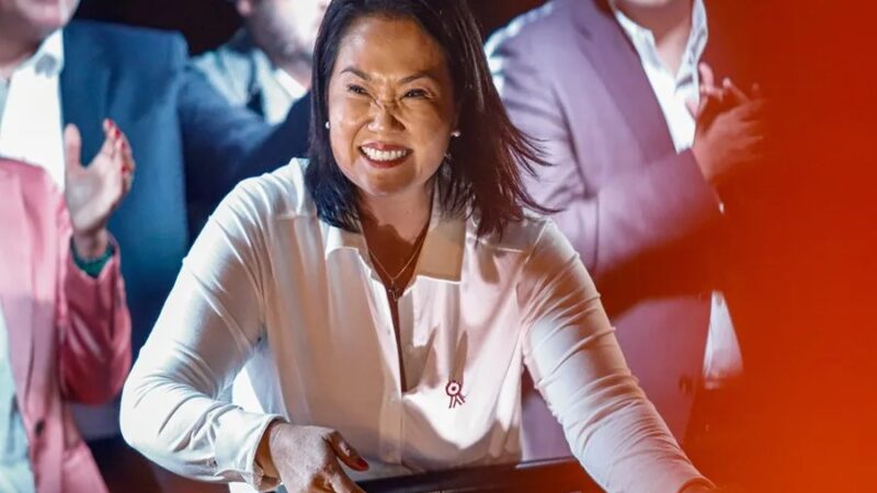 Keiko Fujimori Recibe Credenciales como Presidenta Electa de Perú