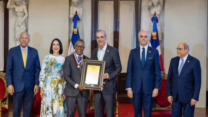 Reconocen a Docentes Ejemplares con la Medalla al Mérito Magisterial 2026