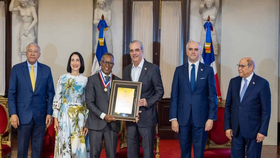 Reconocen a Docentes Ejemplares con la Medalla al Mérito Magisterial 2026