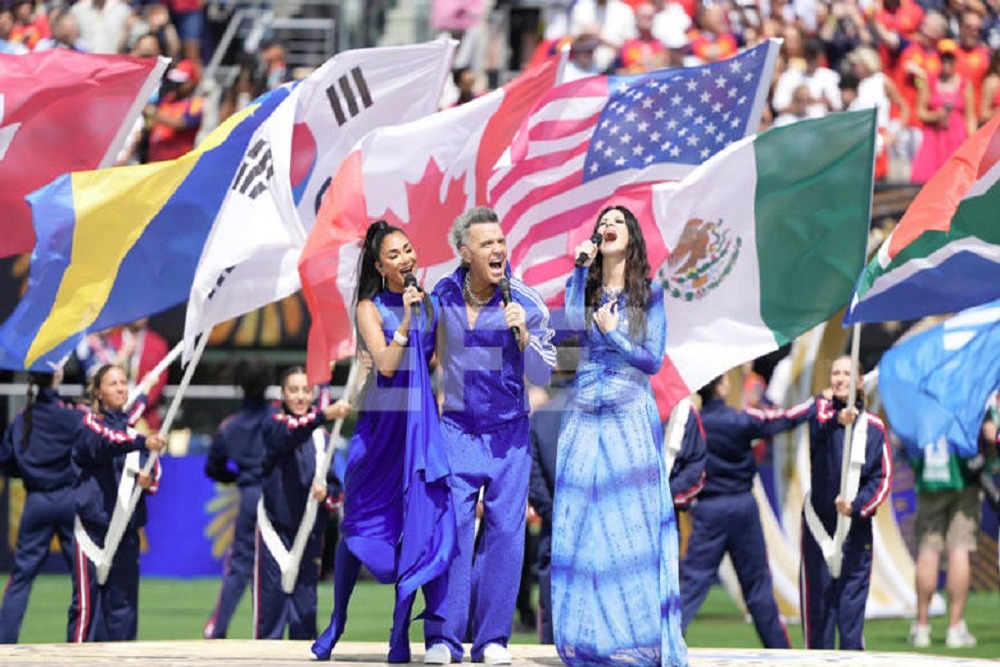 Robbie Williams Desmiente Rumores: La Sustancia Blanca Era Solo una Menta