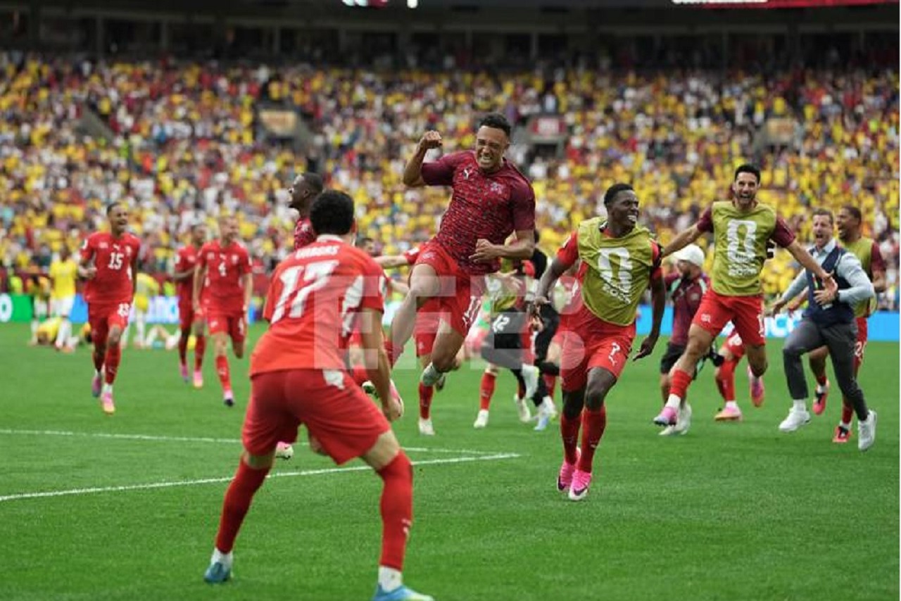 Rubén Vargas lleva a Suiza a cuartos de final tras vencer a Colombia en penales