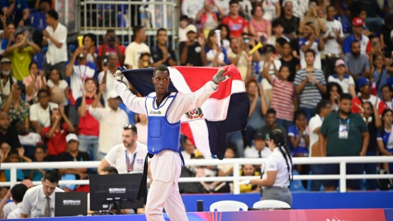 Wilfrido de la Cruz Brilla con Oro en Taekwondo en los Juegos Centroamericanos
