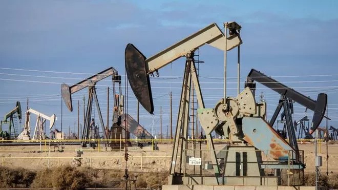 El Petróleo de Texas Aumenta un 4.78% tras el Fin del Alto el Fuego entre EE.UU. e Irán
