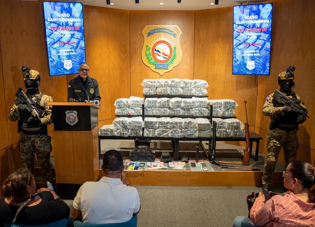 DNCD Confisca 237 Paquetes de Cocaína en Operativo en Santo Domingo