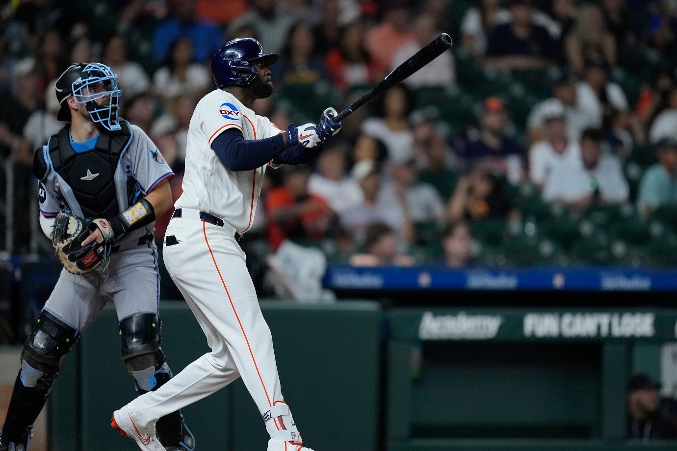Yordan Álvarez se Enfoca en el Juego, No en la Triple Corona