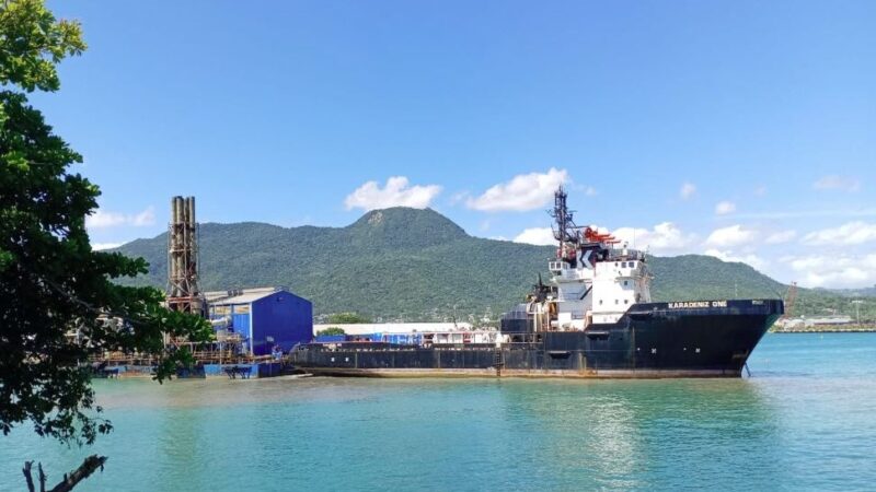 Puerto Plata Despide la Última Barcaza Eléctrica tras Décadas de Controversia