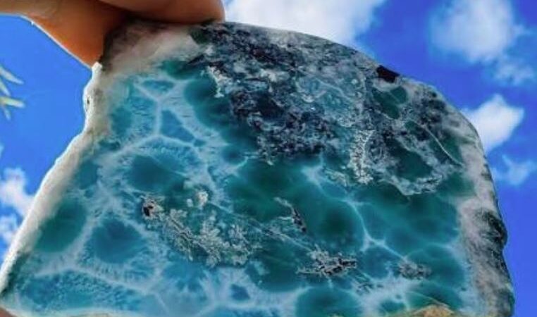 Larimar: La Joya Azul que Enorgullece a República Dominicana