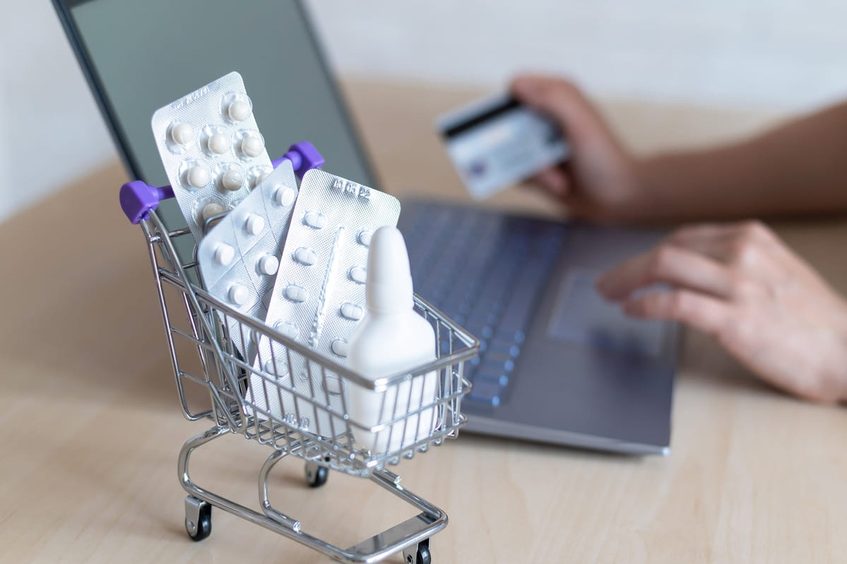 Redes Sociales: Riesgo Creciente de Productos Sanitarios No Regulados