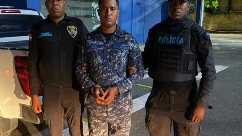 Policía Nacional Entrega a la Justicia a Agente por Muerte de Joven en Herrera