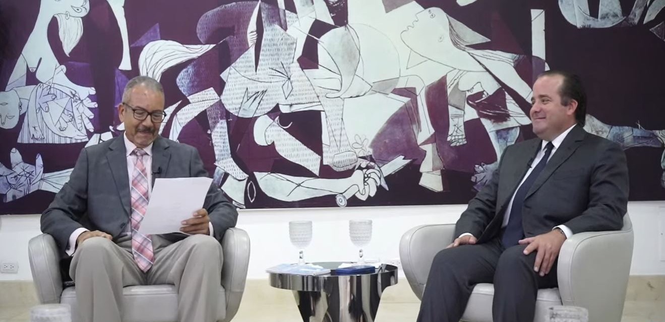 José Ignacio Paliza Aborda Temas Clave en Almuerzo del Grupo Corripio