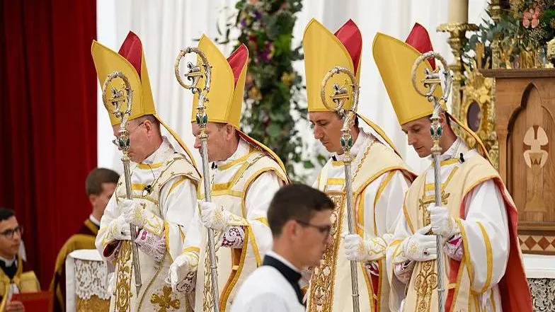 Tensión en la Iglesia Católica: Los Lefebvrianos Desafían al Papa León XIV