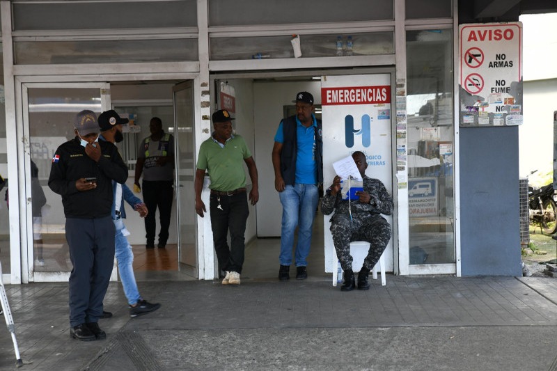 Desafíos del Personal de Seguridad en Hospitales de Santo Domingo