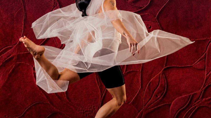 “Carmesí” Ilumina la Sala Manuel Rueda con Danza Contemporánea