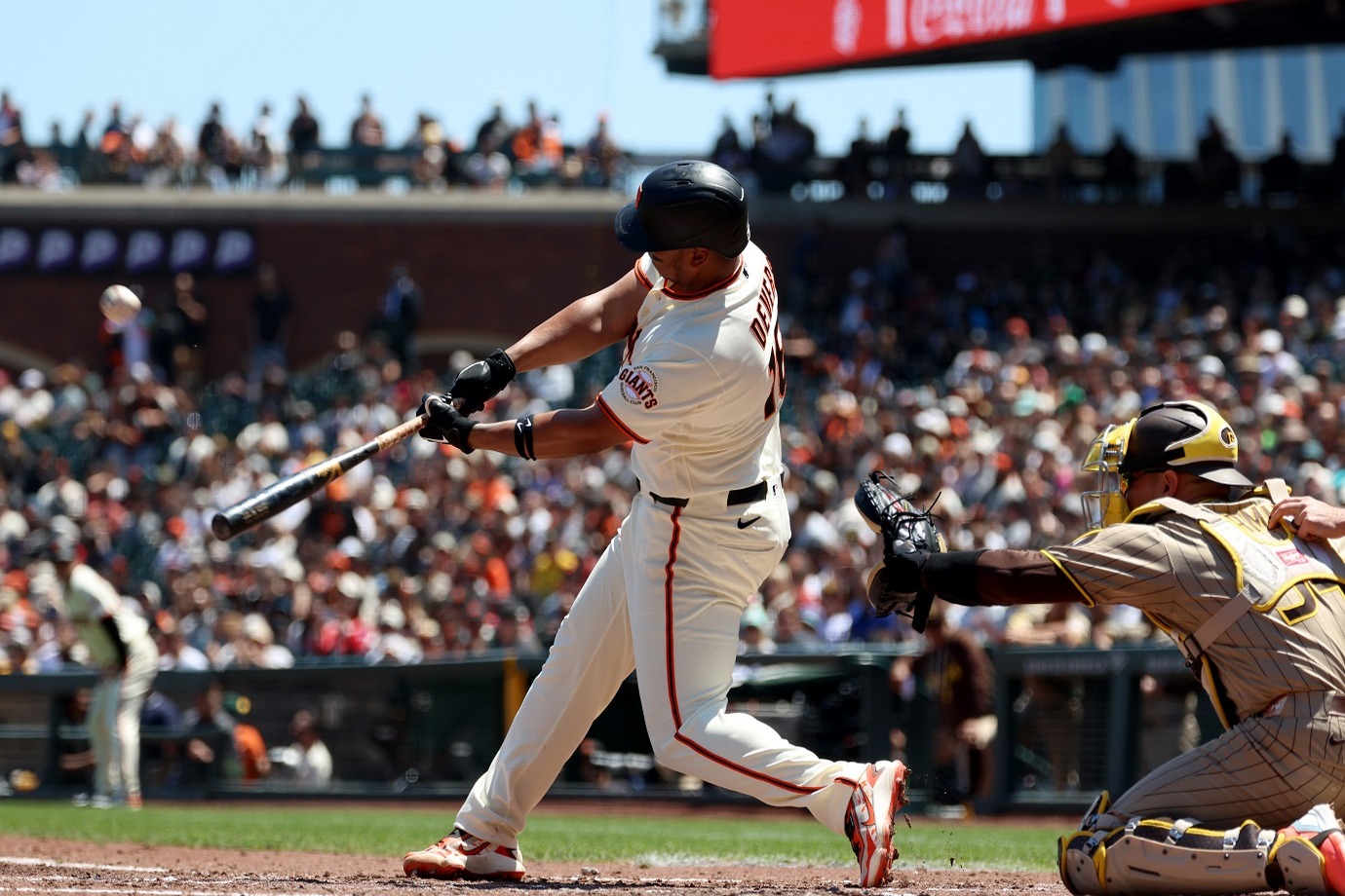 Interés Creciente en Rafael Devers Agita el Mercado de Traspasos de la MLB