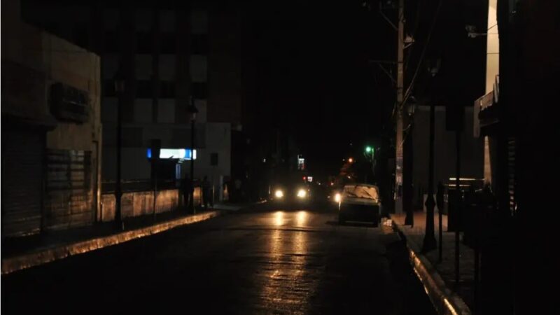 Cuba Enfrenta Apagones Masivos por Crisis Energética