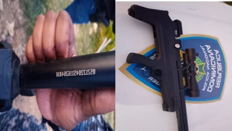 Detención en Guerra: Mujer Amenaza con Rifle de Aire a Pareja Haitiana