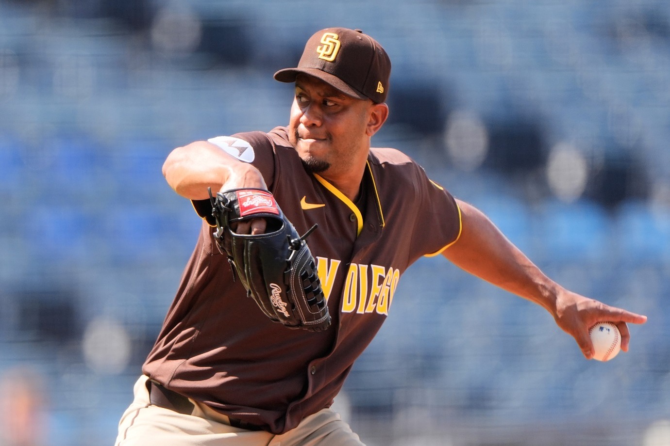 Padres de San Diego Reactivan a Lanzadores Dominicanos Randy Vásquez y Wandy Peralta