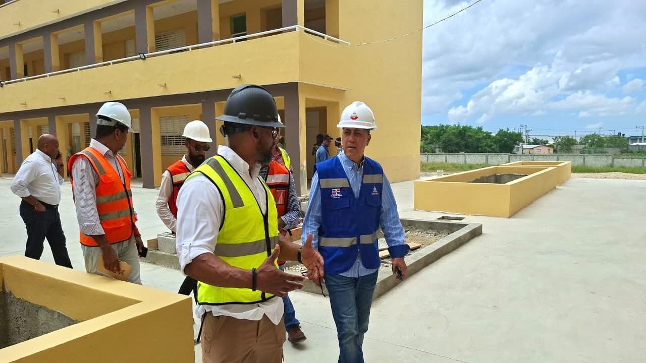 Avance Rápido en la Construcción de Aulas en Santo Domingo y Los Alcarrizos
