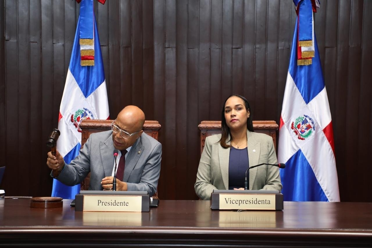 Diputados Posponen Sesión a la Espera del Informe del Código Penal