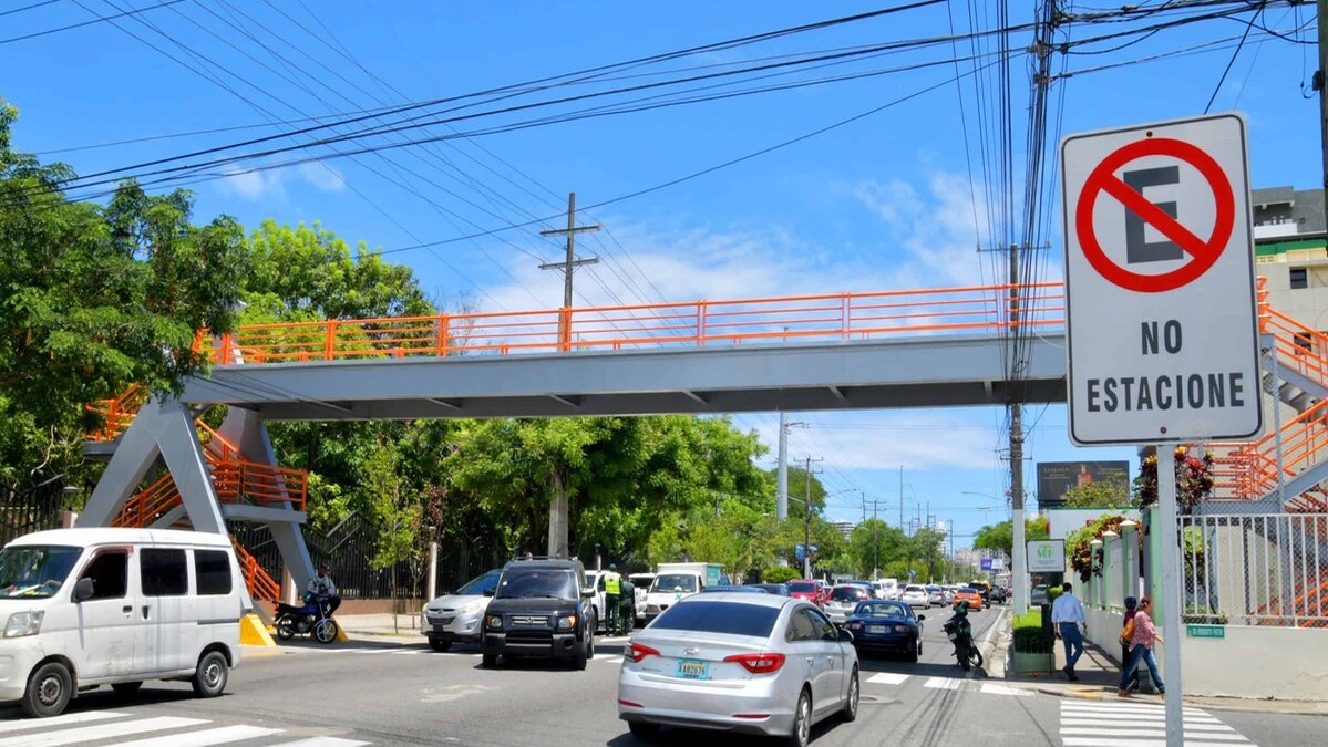 Reabren Puente Peatonal en Avenida Ortega y Gasset tras 20 Años de Inactividad