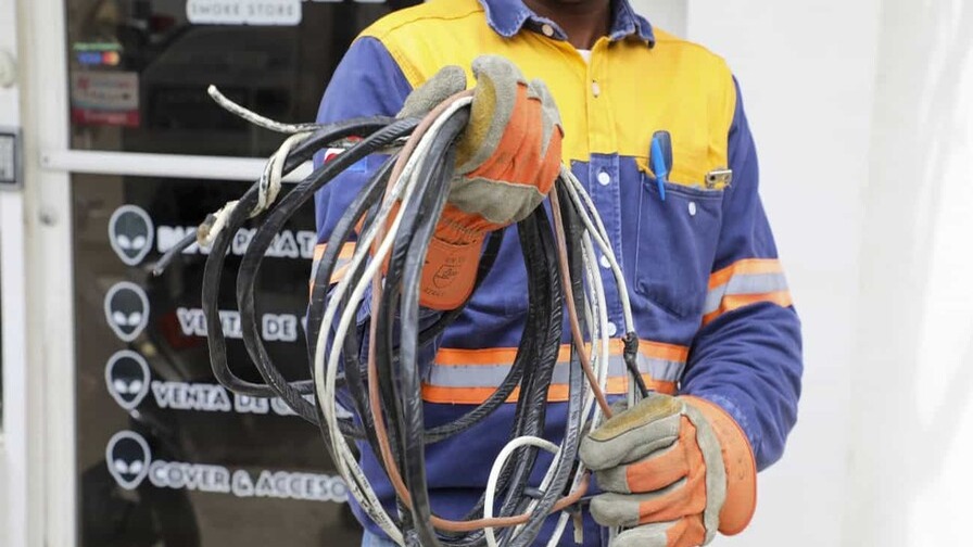 Solicitan Juicio contra Toxic Crow y Otros por Presunto Fraude Eléctrico