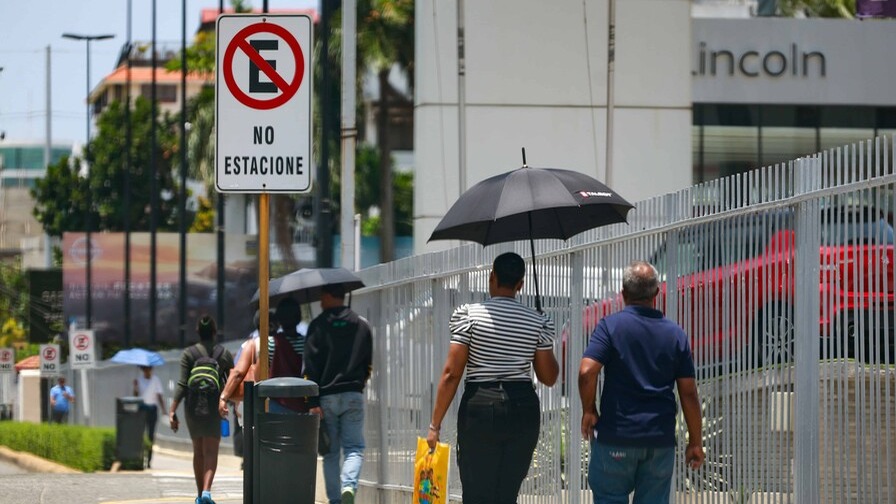 Cielo Gris y Calor Intenso Marcan el Clima en República Dominicana